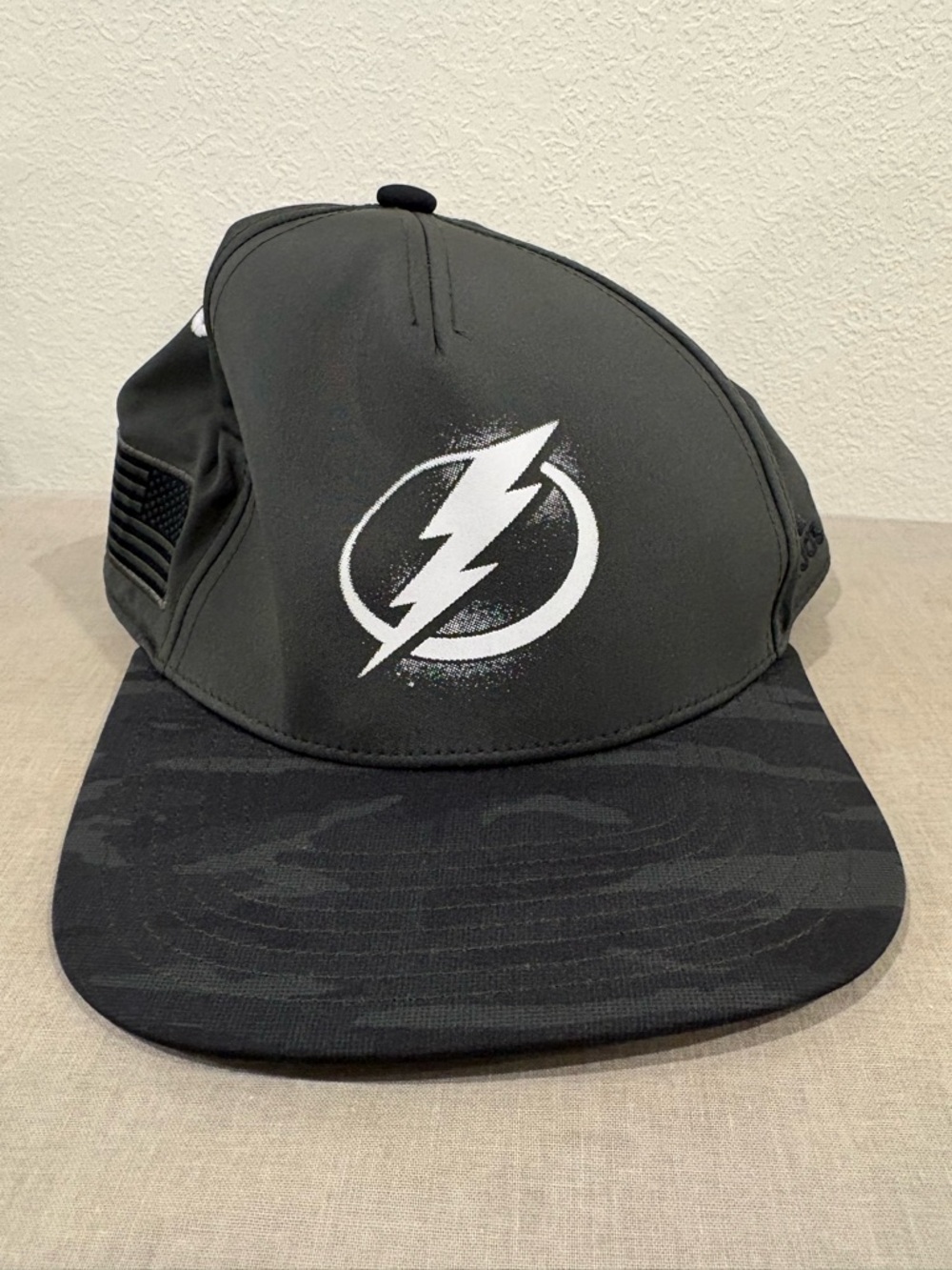 Adidas Tampa Bay Lightning Hockey Hat Blackout Camo Snapback Military USA Flag